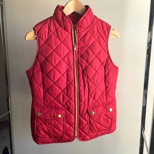 St. John’s Bay quilted red vest with gold zipper and snaps  on pockets S small